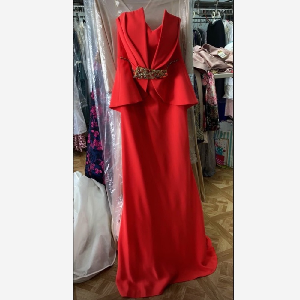 Women’s strapless gown